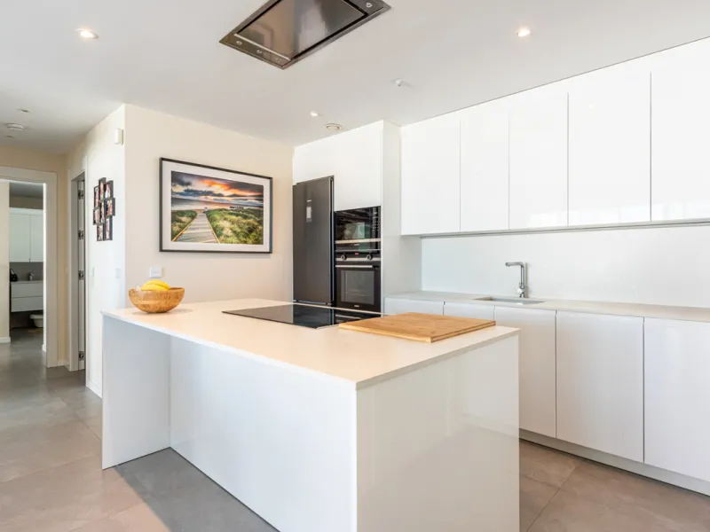 Modern Elegance with Sea and Mountain Views in Fuengirola, (with turist license)