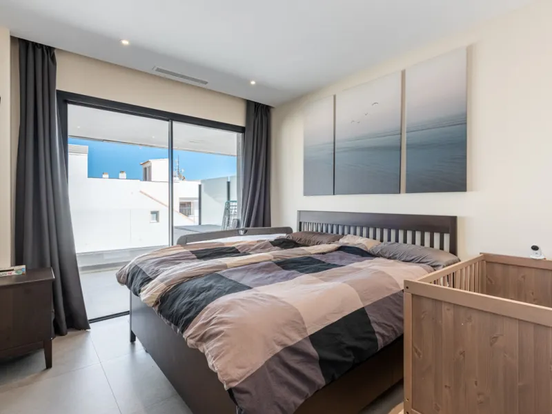 Modern Elegance with Sea and Mountain Views in Fuengirola, (with turist license)