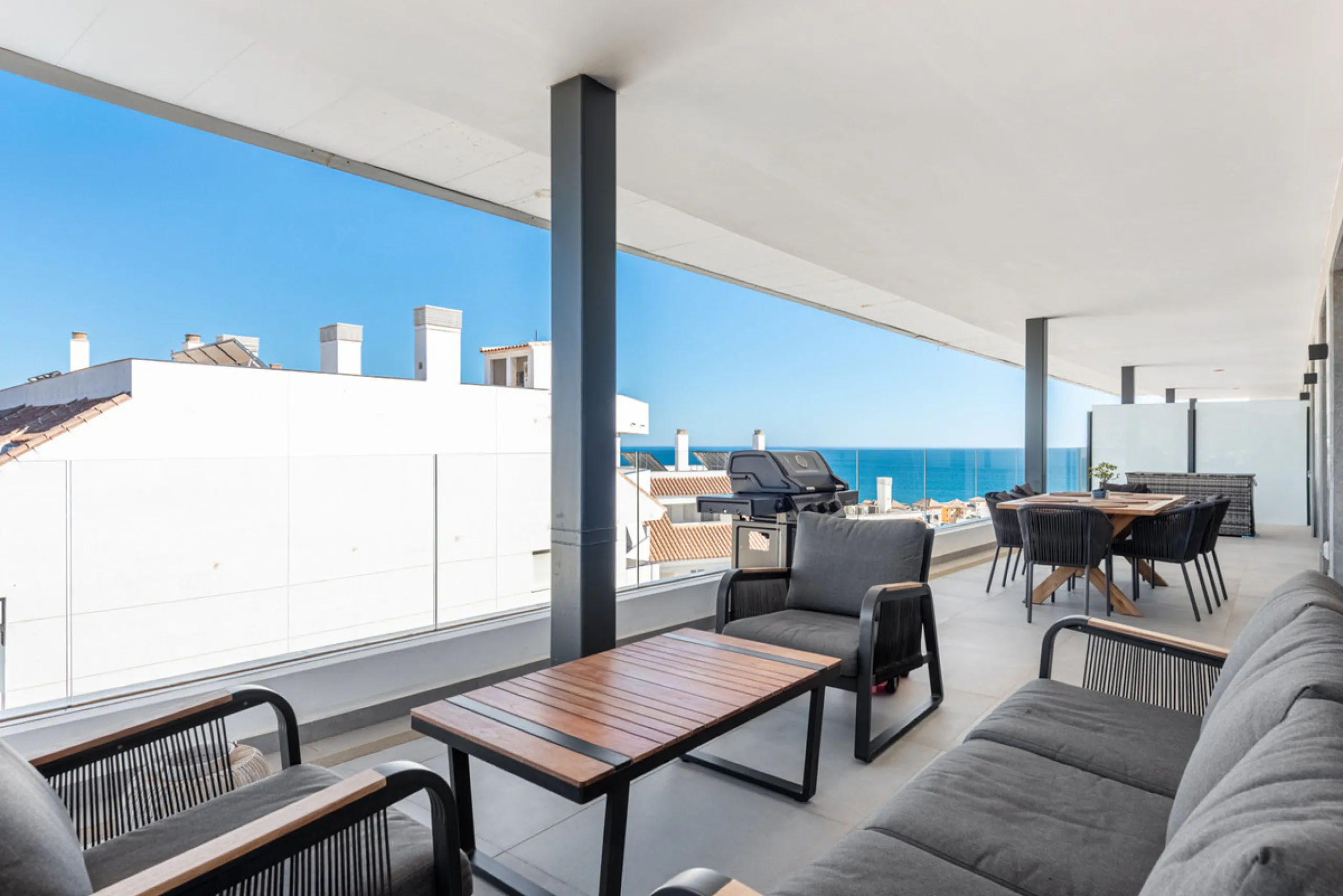Modern Elegance with Sea and Mountain Views in Fuengirola, (with turist license)