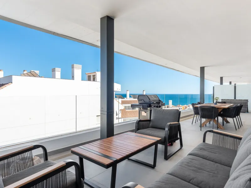 Modern Elegance with Sea and Mountain Views in Fuengirola, (with turist license)