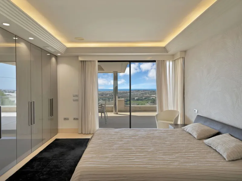 Stunning 3-Bedroom Apartment with Panoramic Views.
