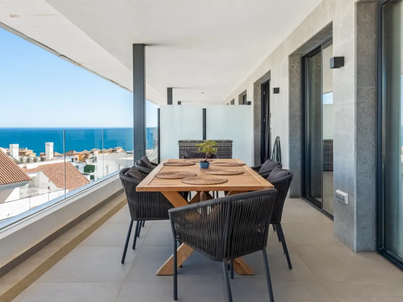 Modern Elegance with Sea and Mountain Views in Fuengirola, (with turist license)
