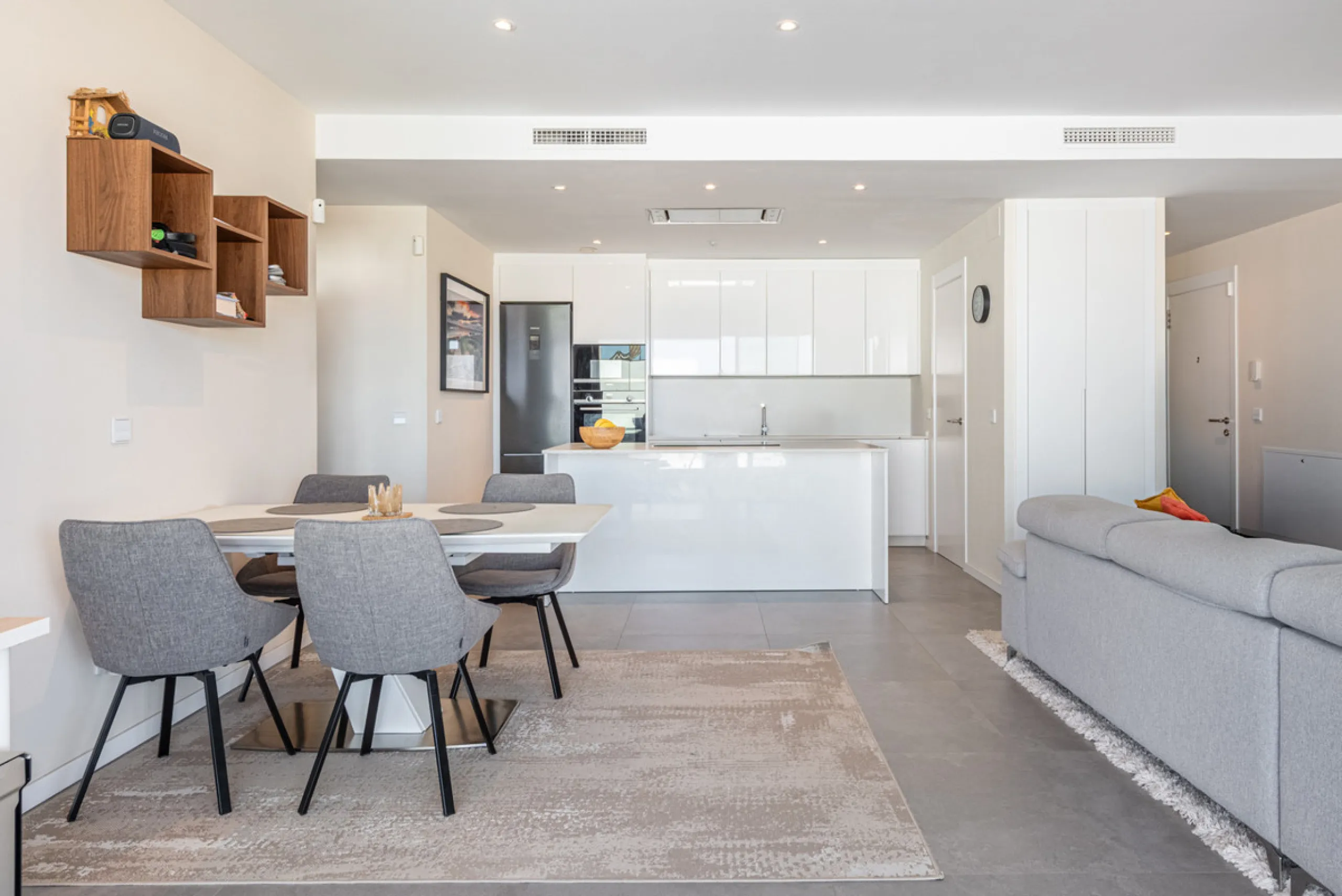 Modern Elegance with Sea and Mountain Views in Fuengirola, (with turist license)