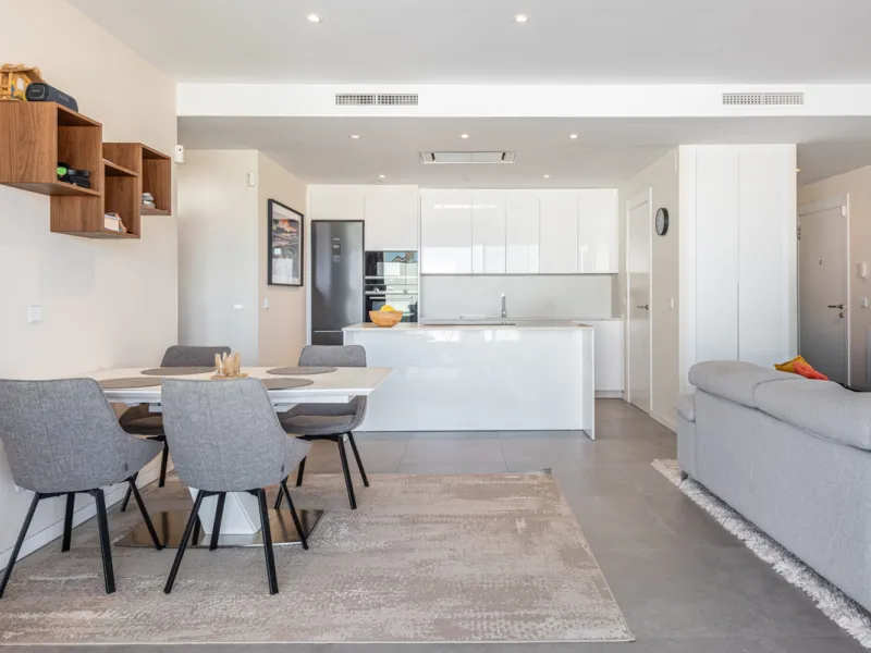 Modern Elegance with Sea and Mountain Views in Fuengirola, (with turist license)