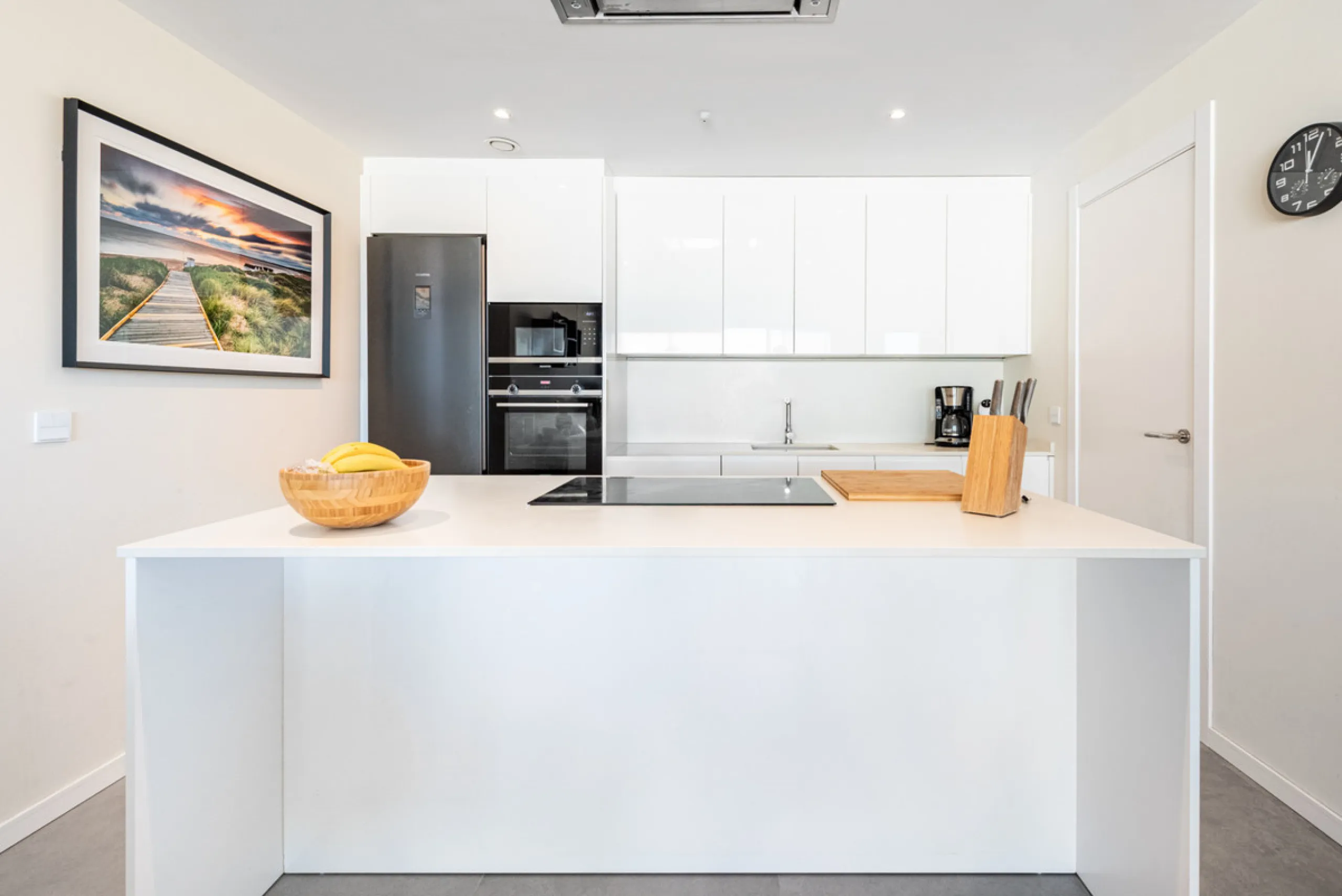 Modern Elegance with Sea and Mountain Views in Fuengirola, (with turist license)