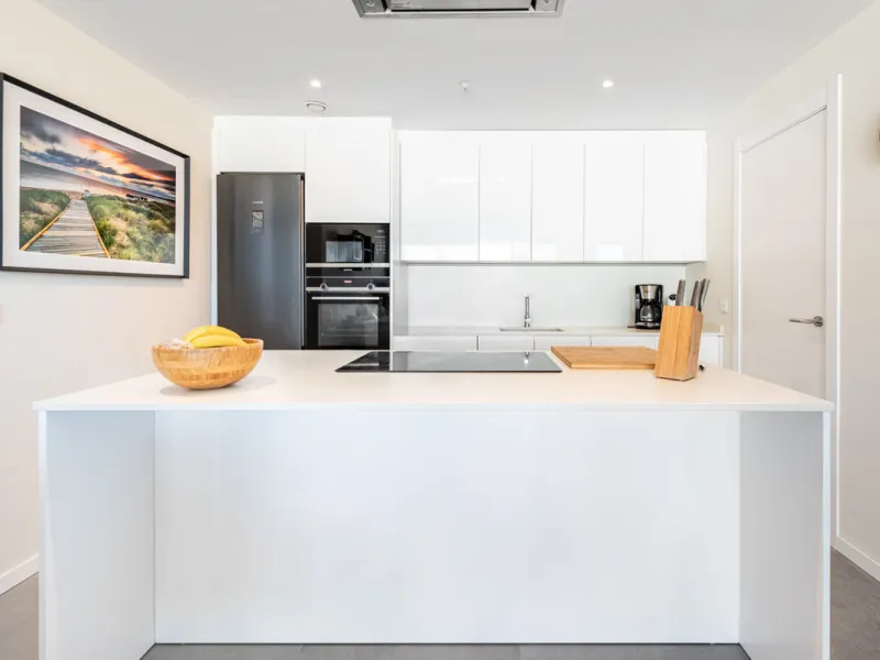 Modern Elegance with Sea and Mountain Views in Fuengirola, (with turist license)