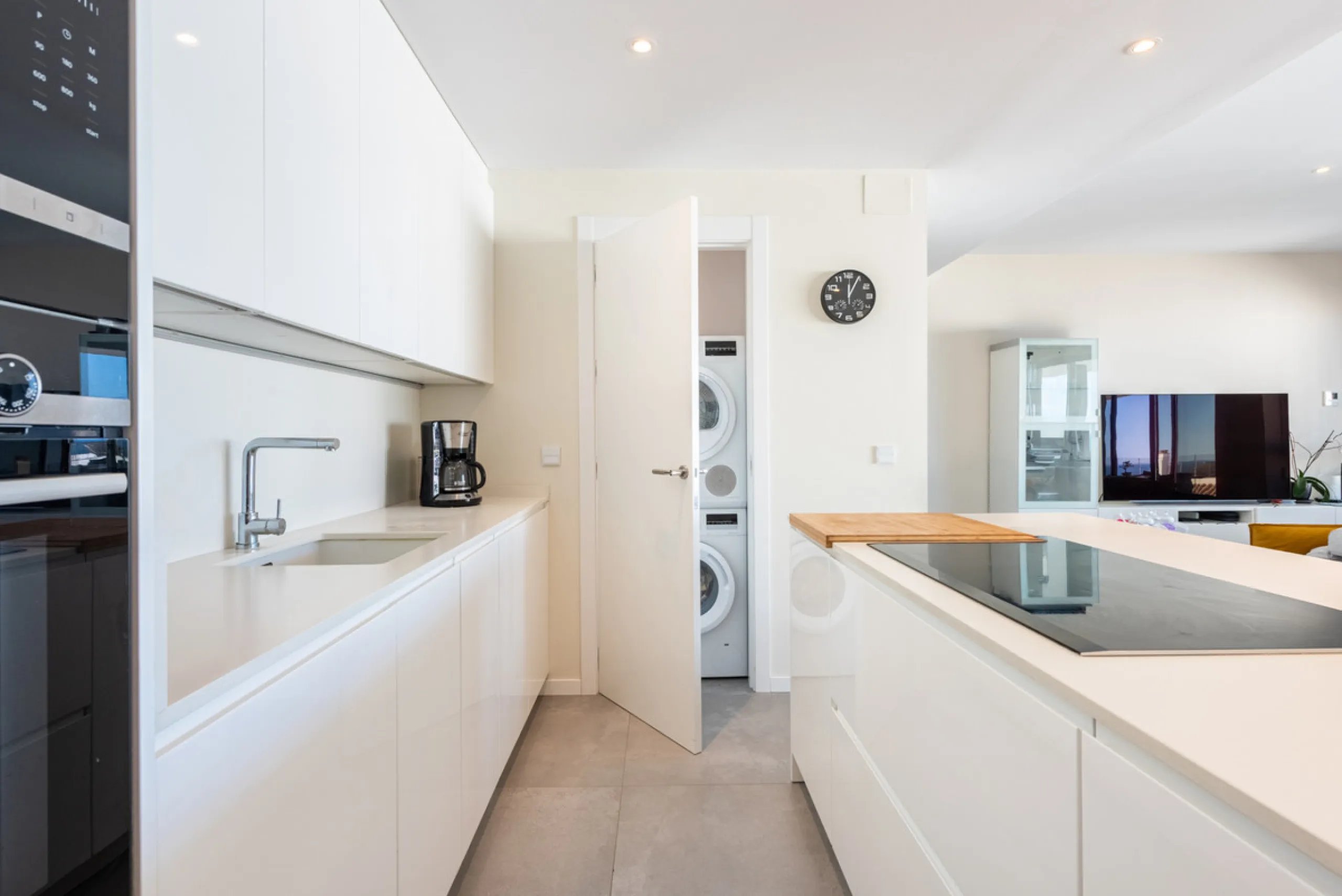 Modern Elegance with Sea and Mountain Views in Fuengirola, (with turist license)
