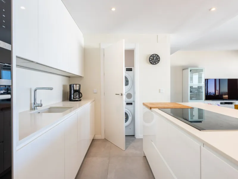 Modern Elegance with Sea and Mountain Views in Fuengirola, (with turist license)