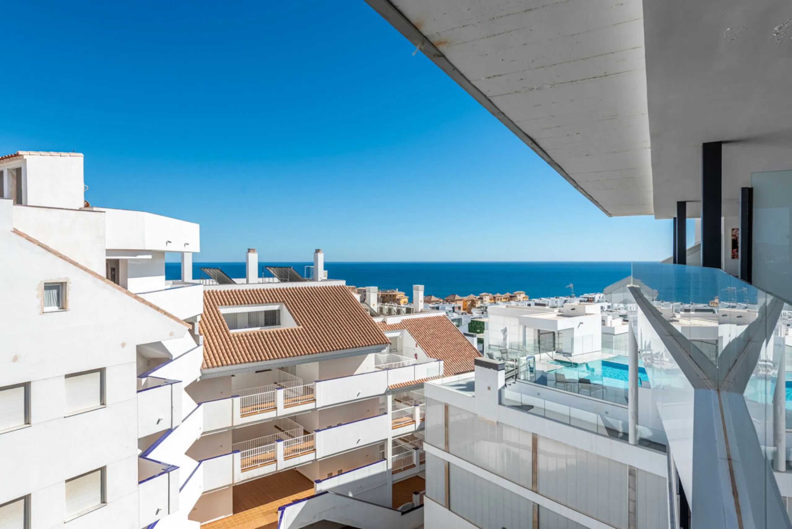 Modern Elegance with Sea and Mountain Views in Fuengirola, (with turist license)