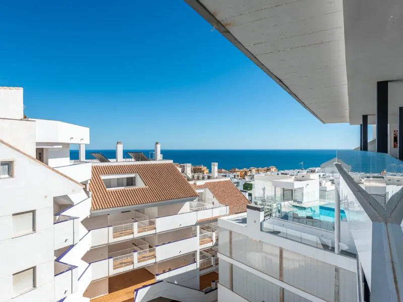 Modern Elegance with Sea and Mountain Views in Fuengirola, (with turist license)