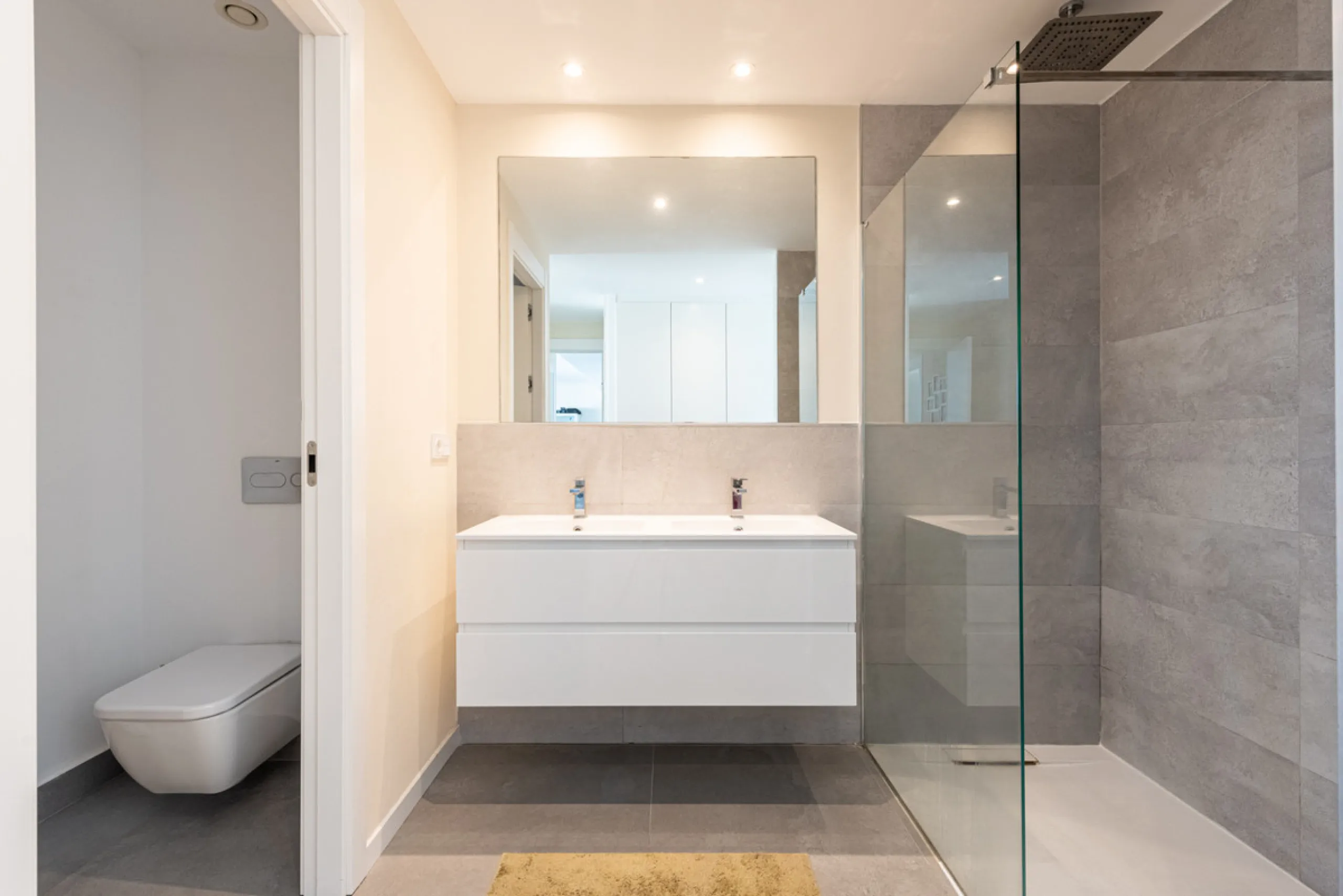 Modern Elegance with Sea and Mountain Views in Fuengirola, (with turist license)