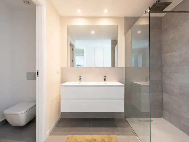 Modern Elegance with Sea and Mountain Views in Fuengirola, (with turist license)