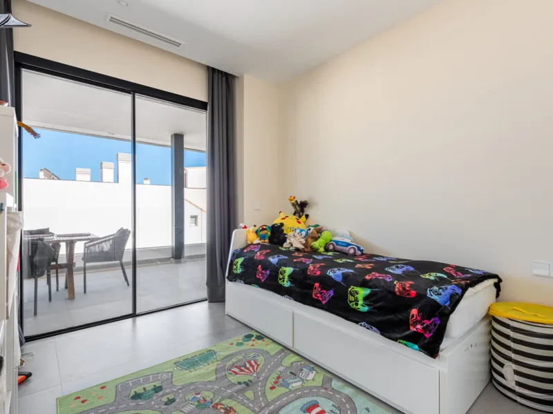 Modern Elegance with Sea and Mountain Views in Fuengirola, (with turist license)