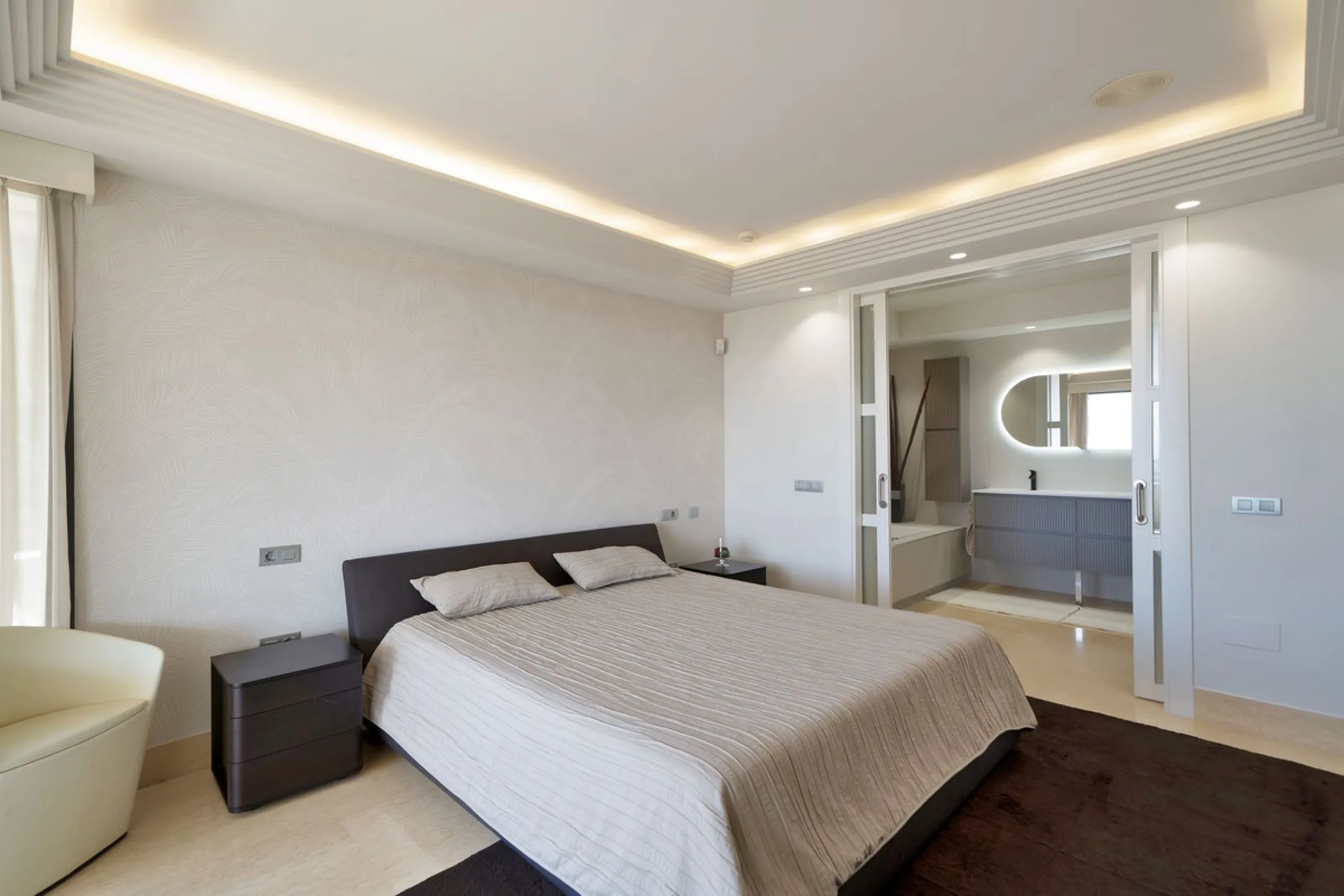 Stunning 3-Bedroom Apartment with Panoramic Views.