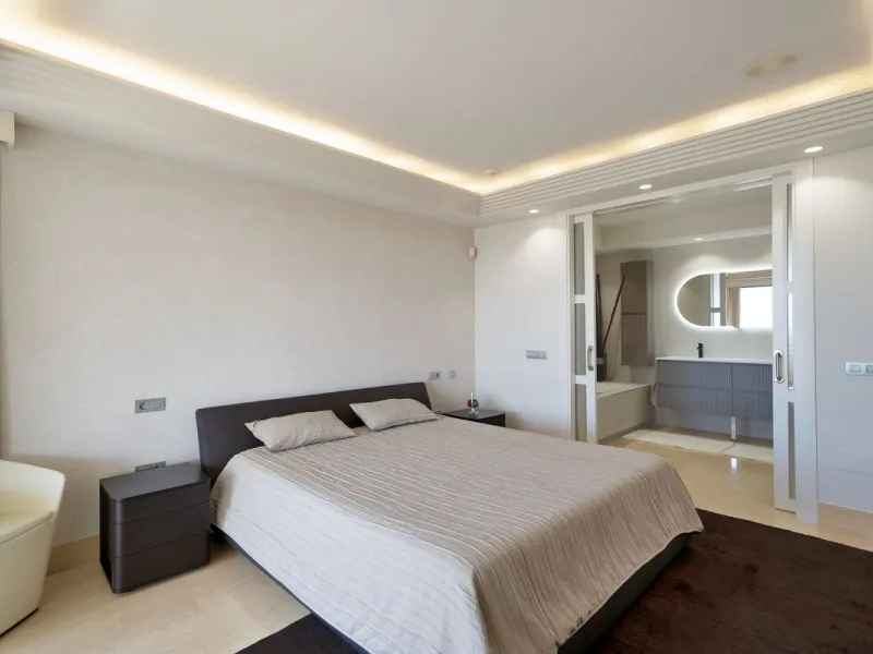 Stunning 3-Bedroom Apartment with Panoramic Views.