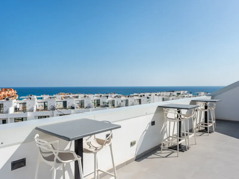 Modern Elegance with Sea and Mountain Views in Fuengirola, (with turist license)