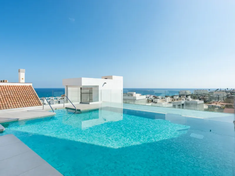 Modern Elegance with Sea and Mountain Views in Fuengirola, (with turist license)