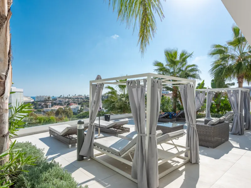 Modern Elegance with Sea and Mountain Views in Fuengirola, (with turist license)