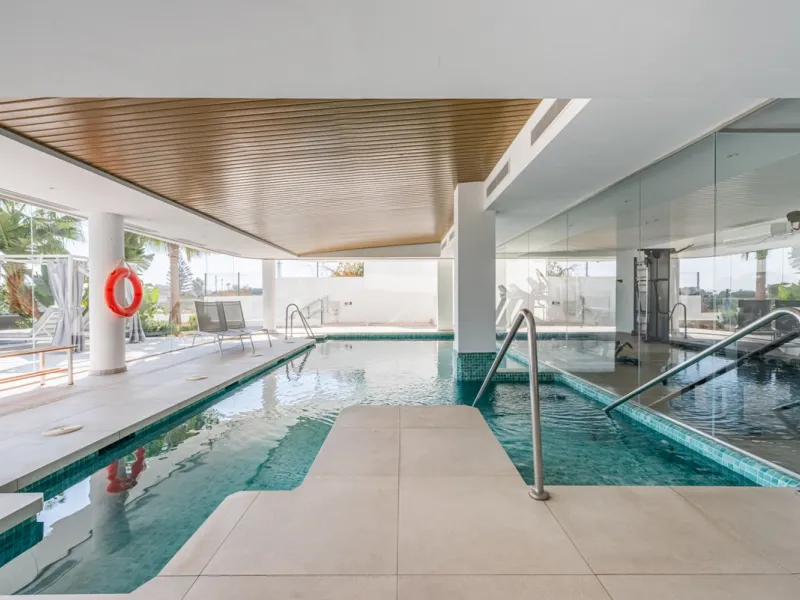 Modern Elegance with Sea and Mountain Views in Fuengirola, (with turist license)