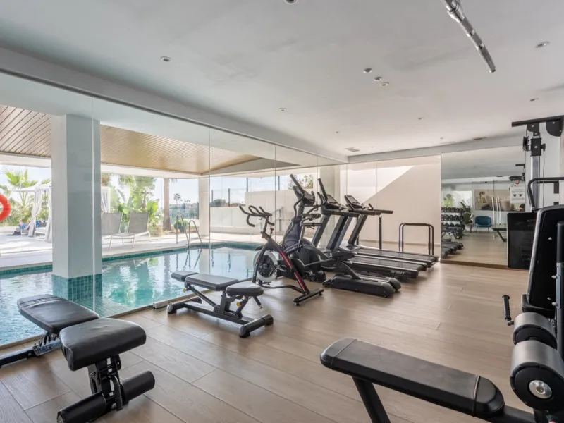 Modern Elegance with Sea and Mountain Views in Fuengirola, (with turist license)