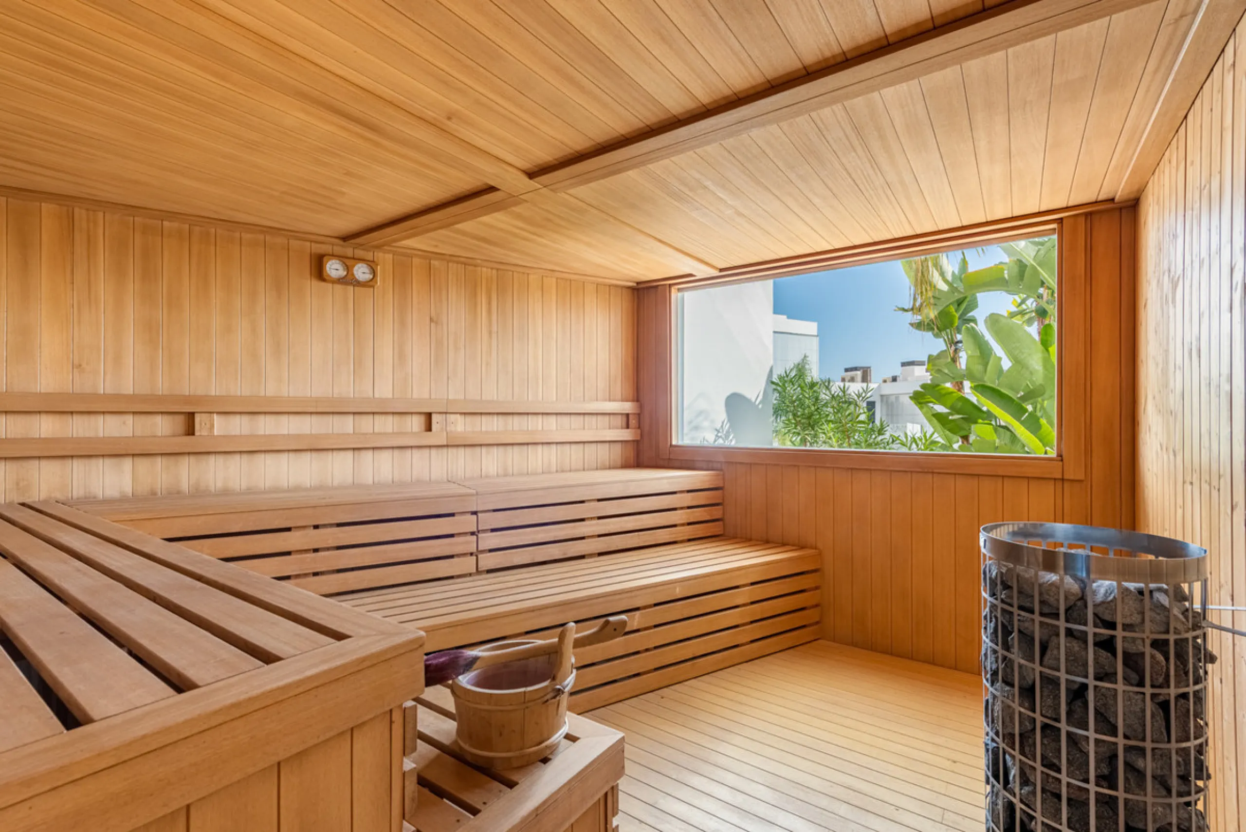 Modern Elegance with Sea and Mountain Views in Fuengirola, (with turist license)