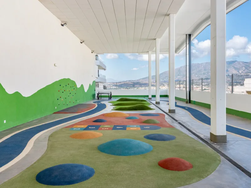 Modern Elegance with Sea and Mountain Views in Fuengirola, (with turist license)