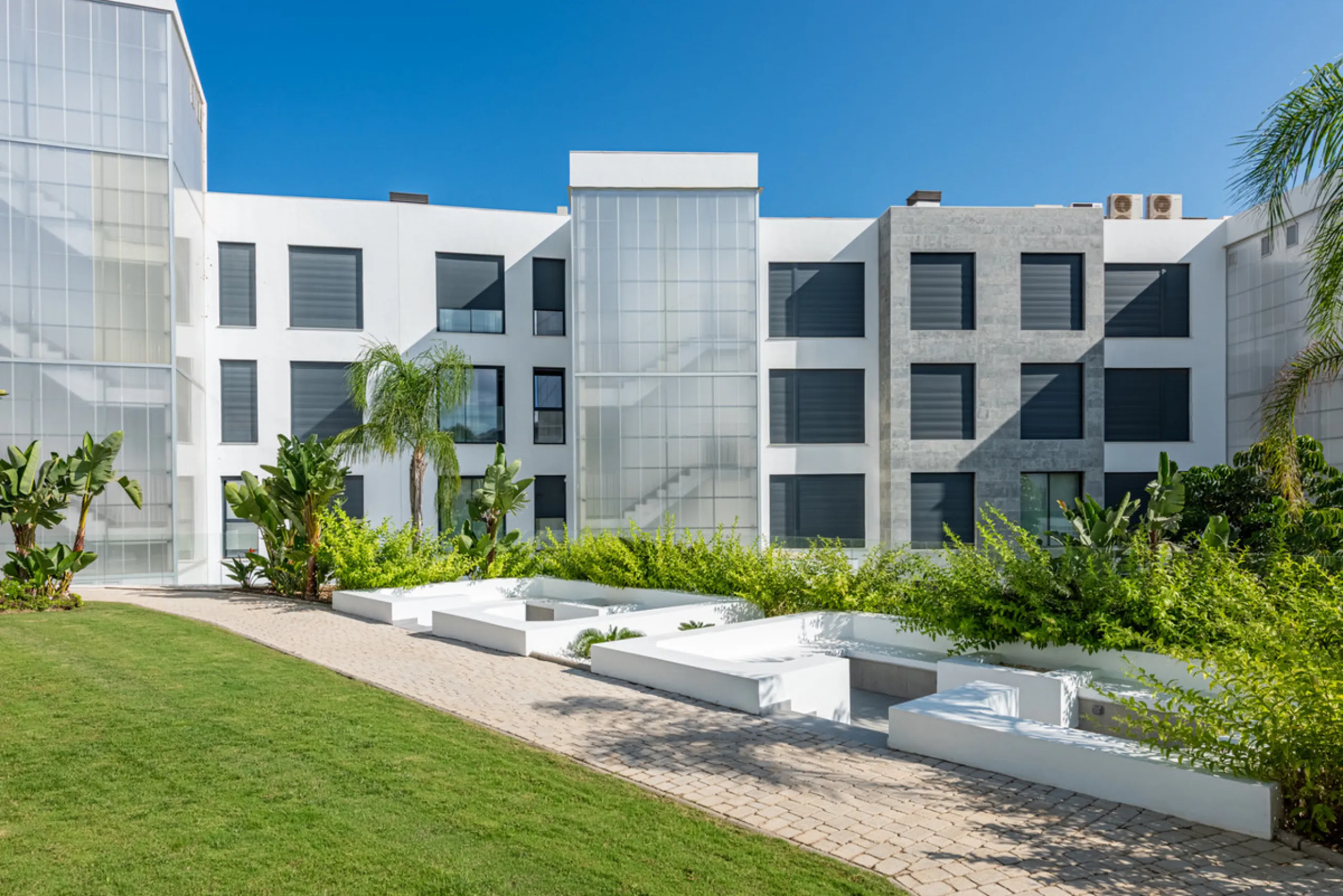 Modern Elegance with Sea and Mountain Views in Fuengirola, (with turist license)