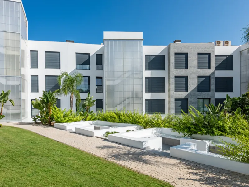 Modern Elegance with Sea and Mountain Views in Fuengirola, (with turist license)