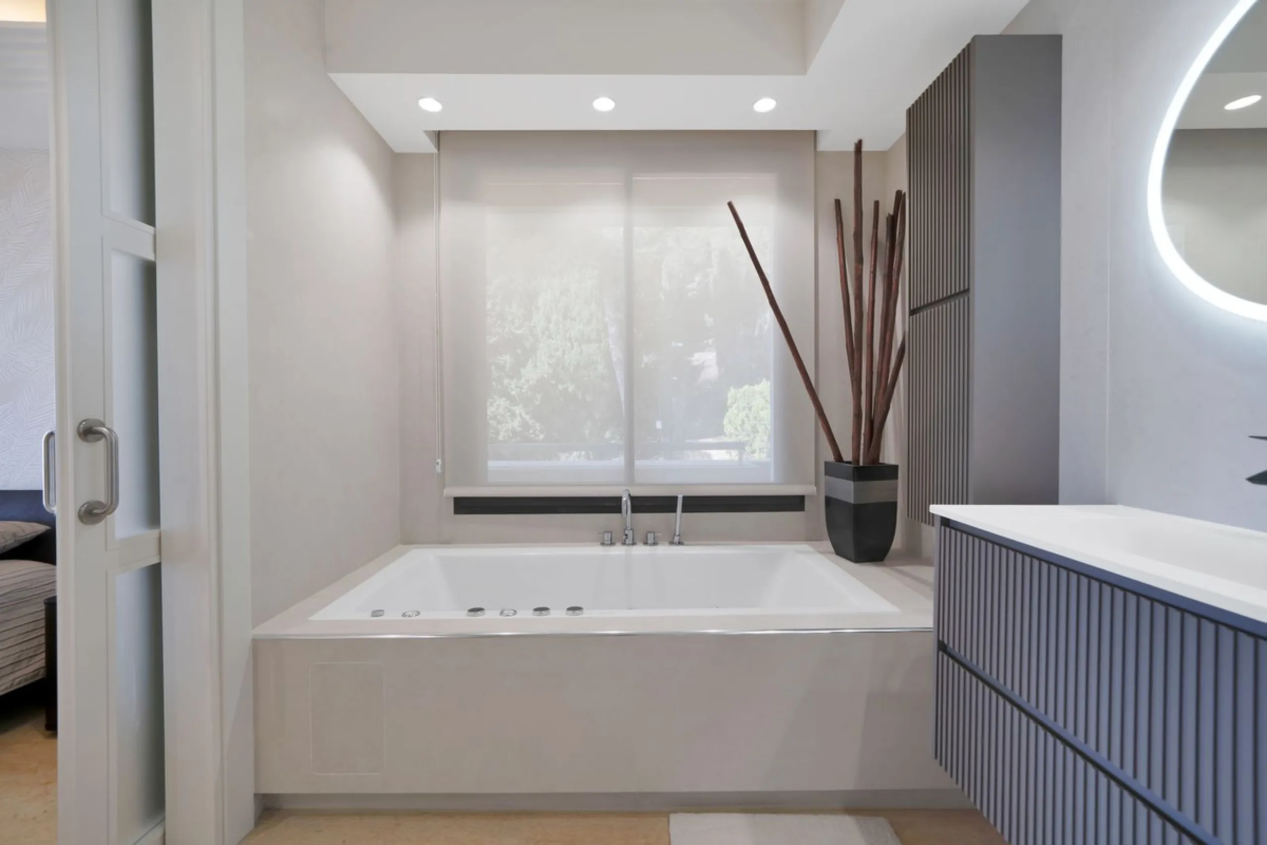 Stunning 3-Bedroom Apartment with Panoramic Views.