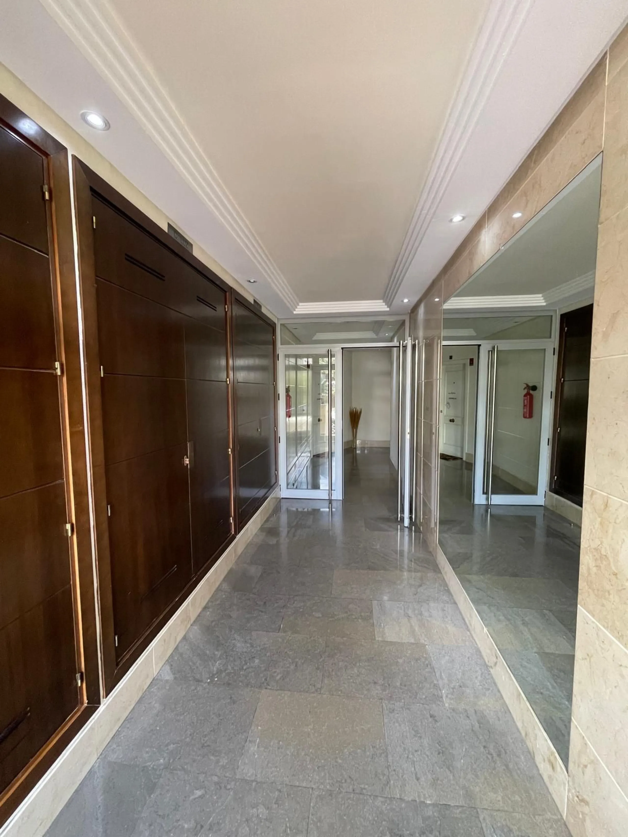 Discover this stunning duplex penthouse in the heart of Benalmádena, perfect for those seeking a modern, bright, and cozy space. With 155 m² built and 86 m² usable, this property features two spacious bedrooms designed for your comfort.