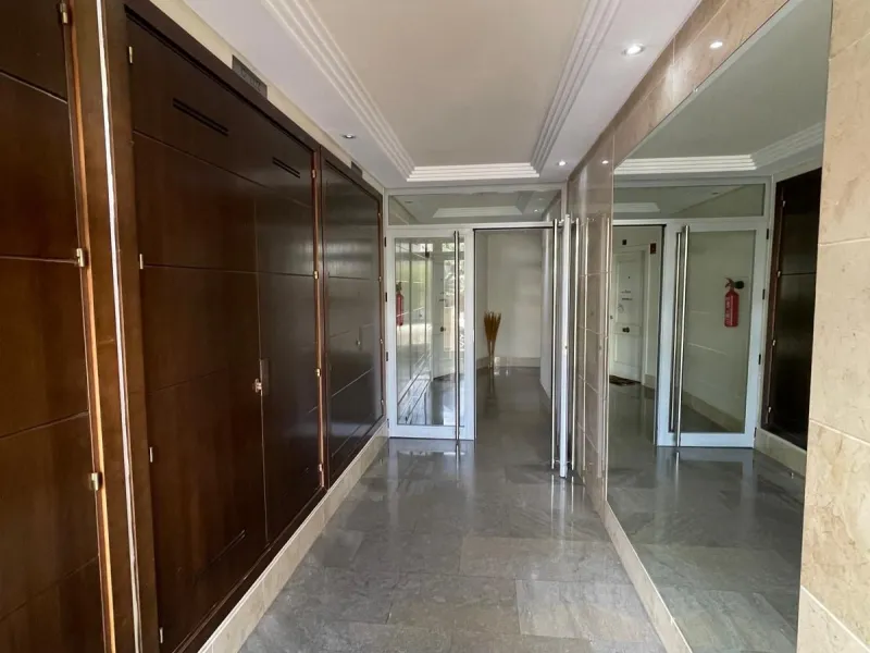 Discover this stunning duplex penthouse in the heart of Benalmádena, perfect for those seeking a modern, bright, and cozy space. With 155 m² built and 86 m² usable, this property features two spacious bedrooms designed for your comfort.