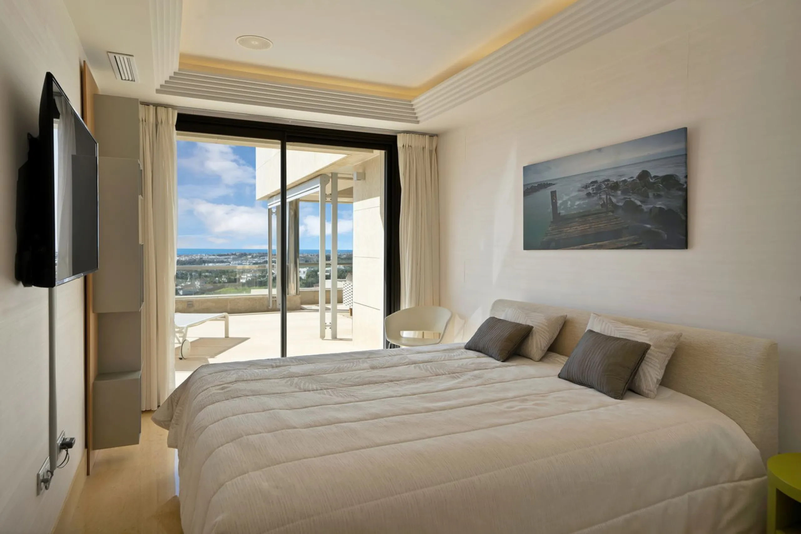 Stunning 3-Bedroom Apartment with Panoramic Views.
