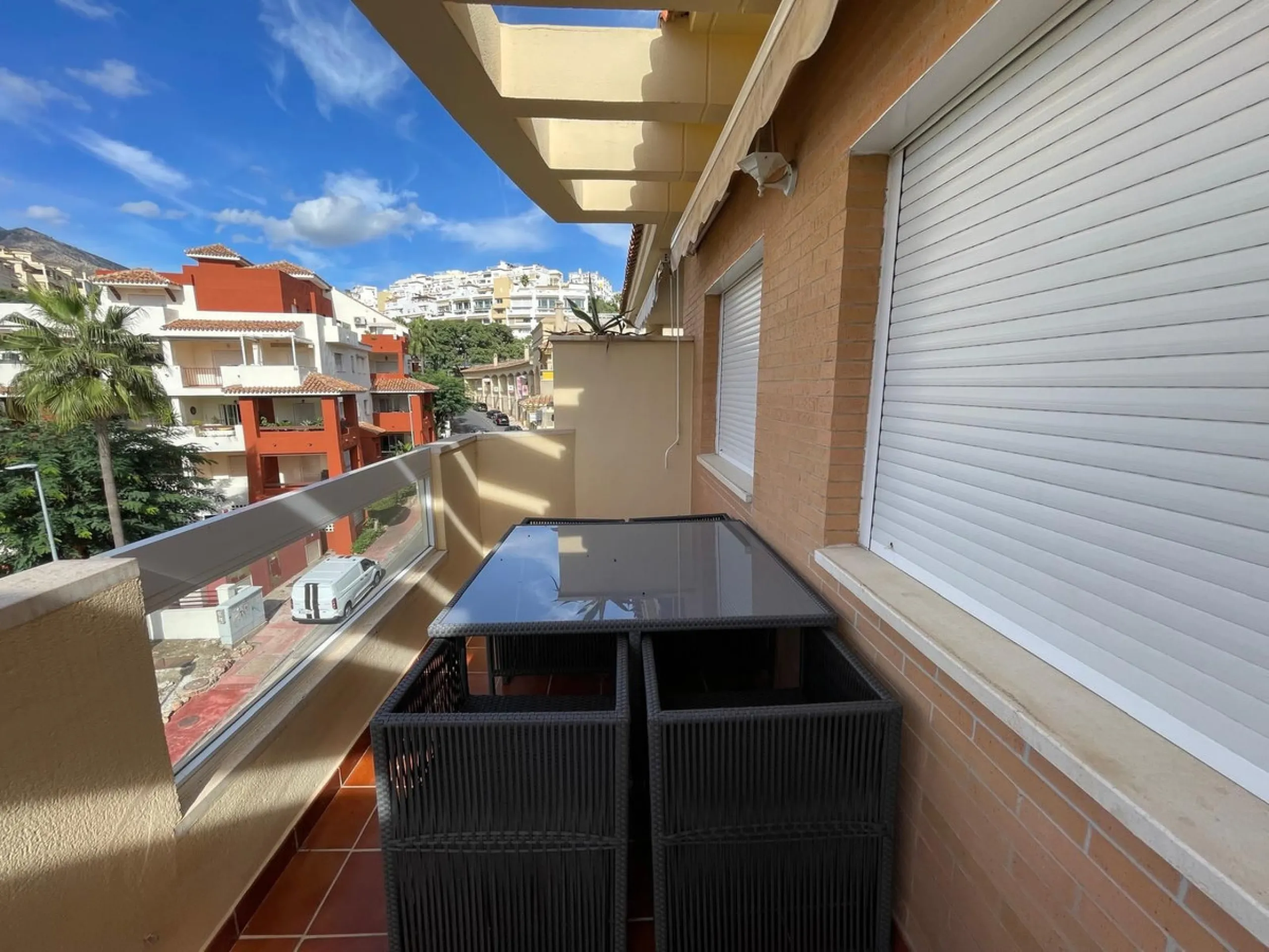 Discover this stunning duplex penthouse in the heart of Benalmádena, perfect for those seeking a modern, bright, and cozy space. With 155 m² built and 86 m² usable, this property features two spacious bedrooms designed for your comfort.