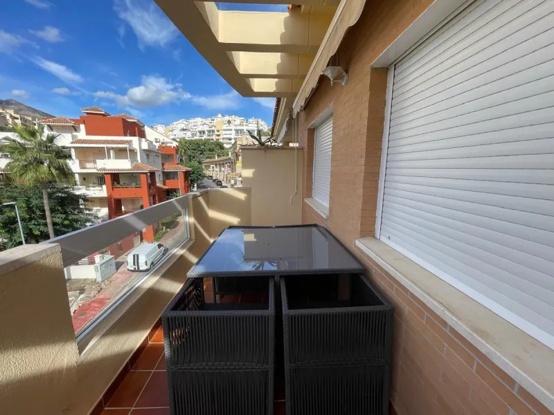 Discover this stunning duplex penthouse in the heart of Benalmádena, perfect for those seeking a modern, bright, and cozy space. With 155 m² built and 86 m² usable, this property features two spacious bedrooms designed for your comfort.