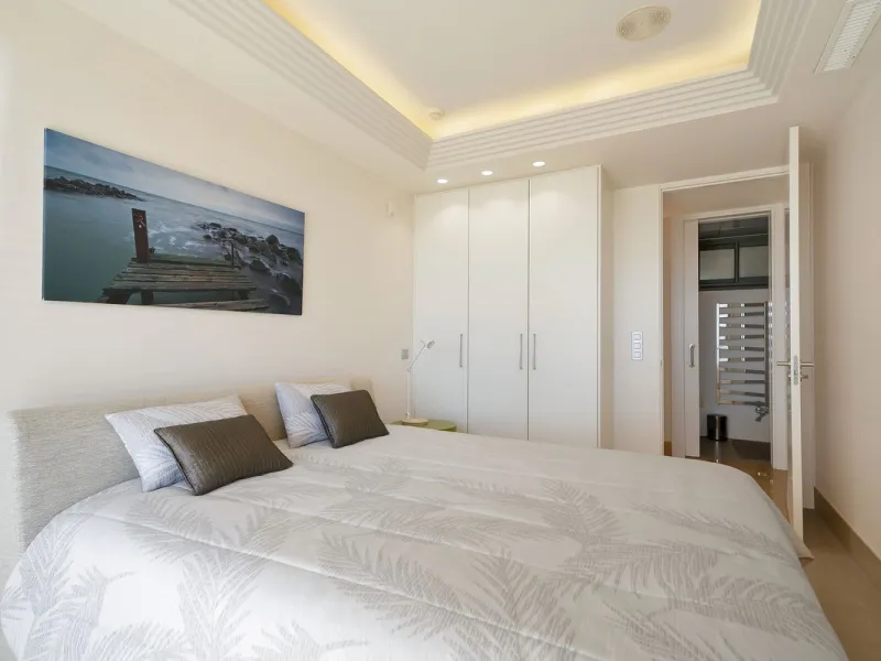 Stunning 3-Bedroom Apartment with Panoramic Views.