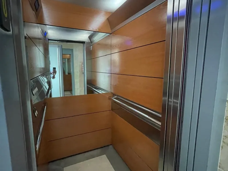 Discover this stunning duplex penthouse in the heart of Benalmádena, perfect for those seeking a modern, bright, and cozy space. With 155 m² built and 86 m² usable, this property features two spacious bedrooms designed for your comfort.