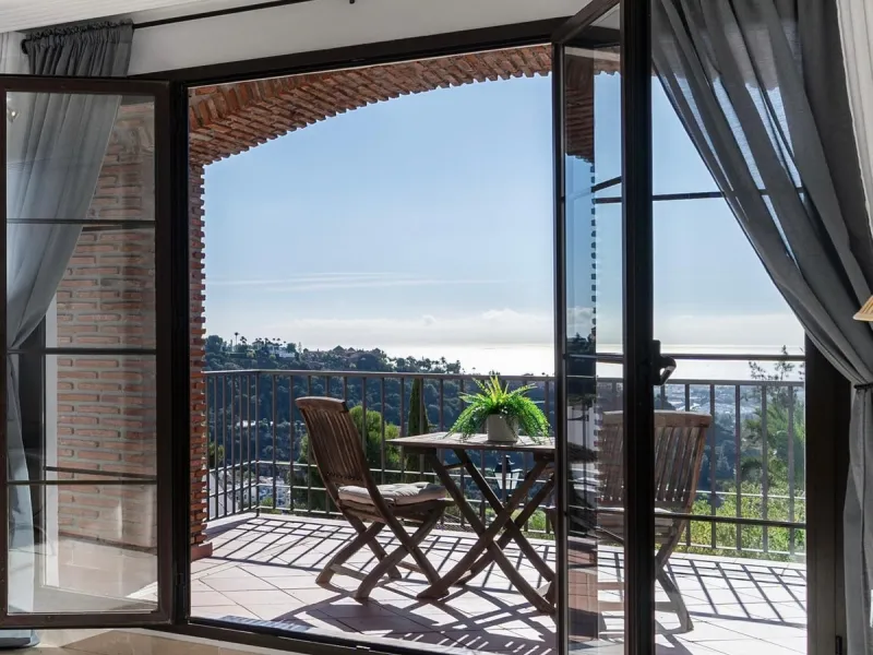 Apartment - Middle Floor Apartment в продаже в Benahavís, Málaga. В доме 2 спален и 2 ванных комнат. Площадь дома 95 м²