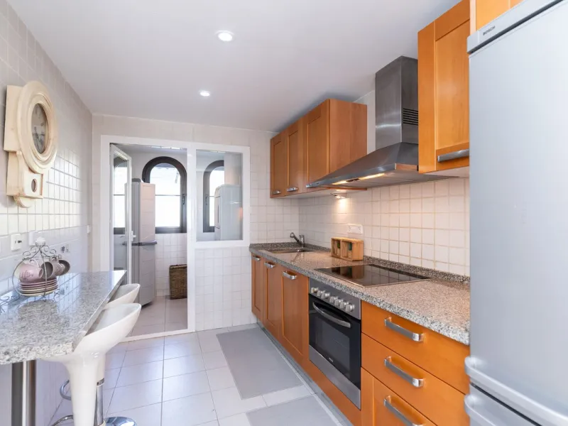 Apartment - Middle Floor Apartment в продаже в Benahavís, Málaga. В доме 2 спален и 2 ванных комнат. Площадь дома 95 м²