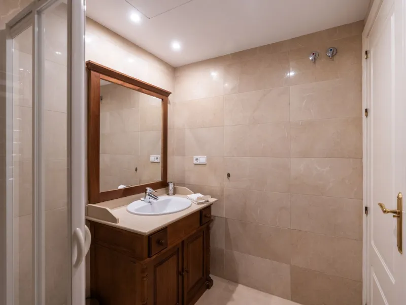 Apartment - Middle Floor Apartment в продаже в Benahavís, Málaga. В доме 2 спален и 2 ванных комнат. Площадь дома 95 м²