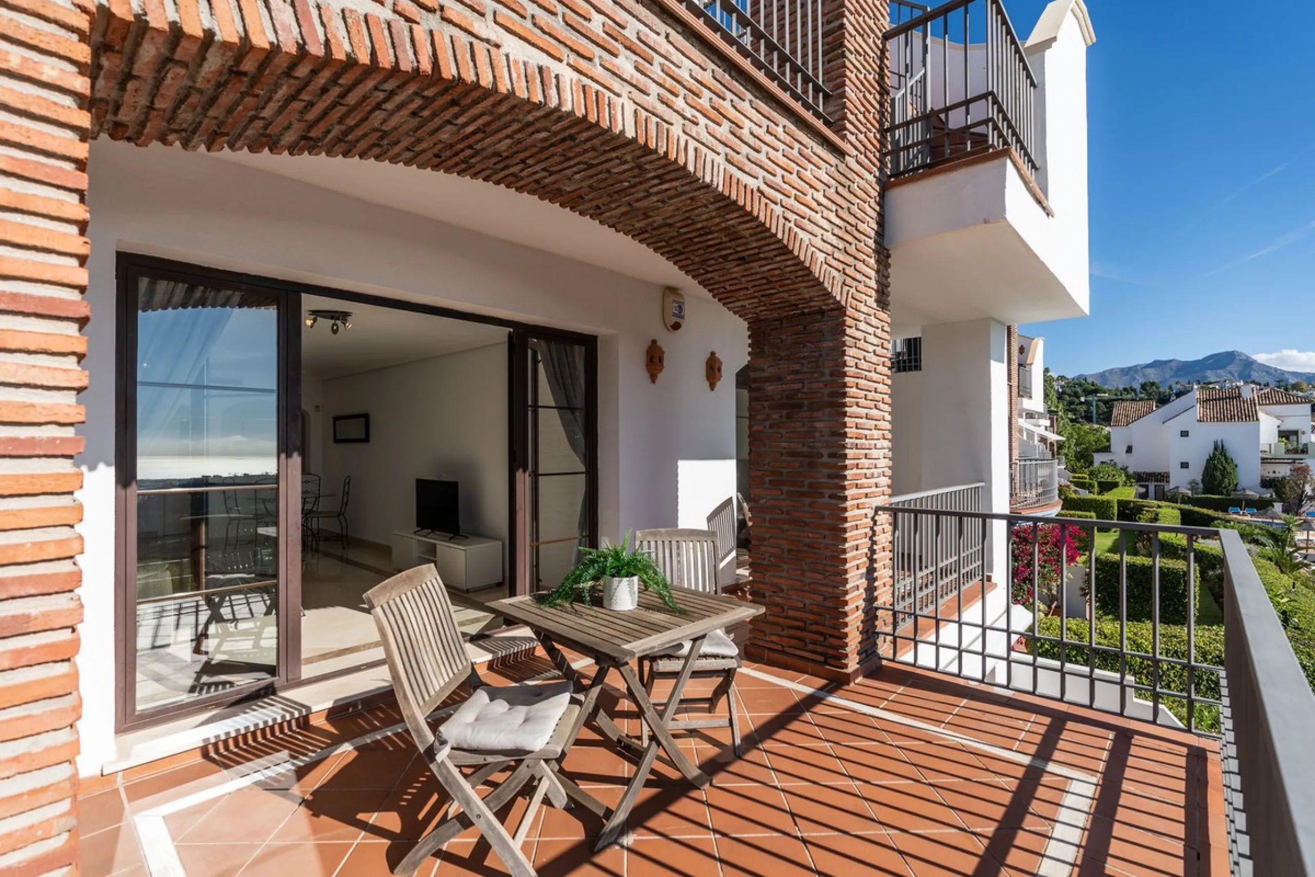 Apartment - Middle Floor Apartment в продаже в Benahavís, Málaga. В доме 2 спален и 2 ванных комнат. Площадь дома 95 м²
