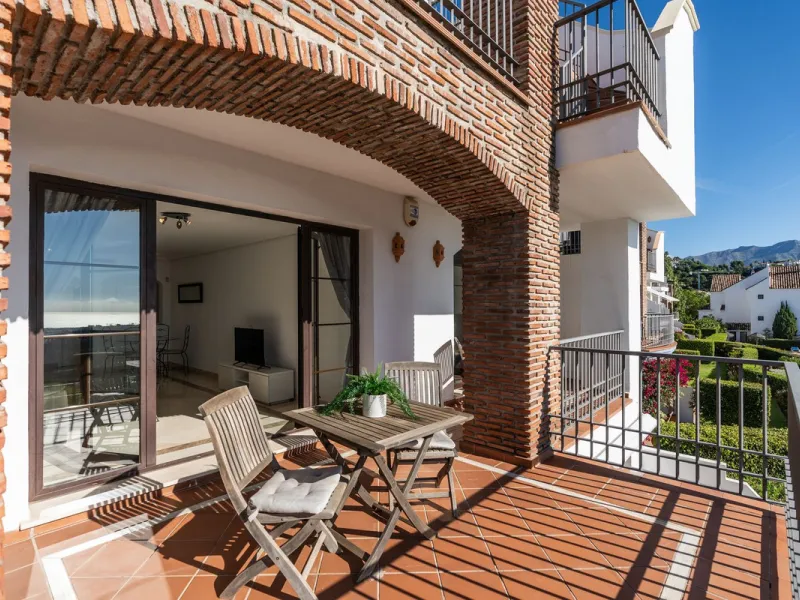 Apartment - Middle Floor Apartment в продаже в Benahavís, Málaga. В доме 2 спален и 2 ванных комнат. Площадь дома 95 м²