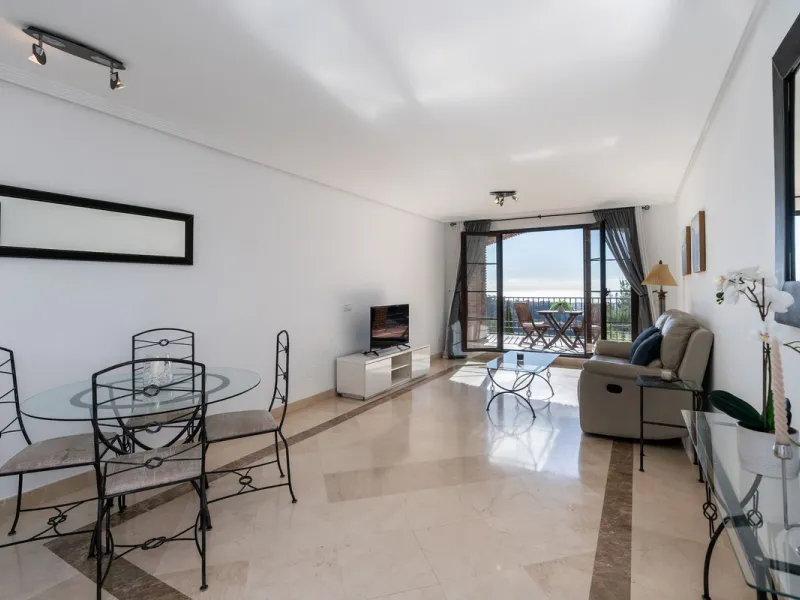 Apartment - Middle Floor Apartment в продаже в Benahavís, Málaga. В доме 2 спален и 2 ванных комнат. Площадь дома 95 м²