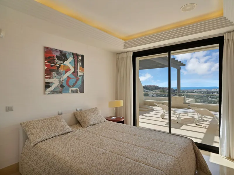 Stunning 3-Bedroom Apartment with Panoramic Views.