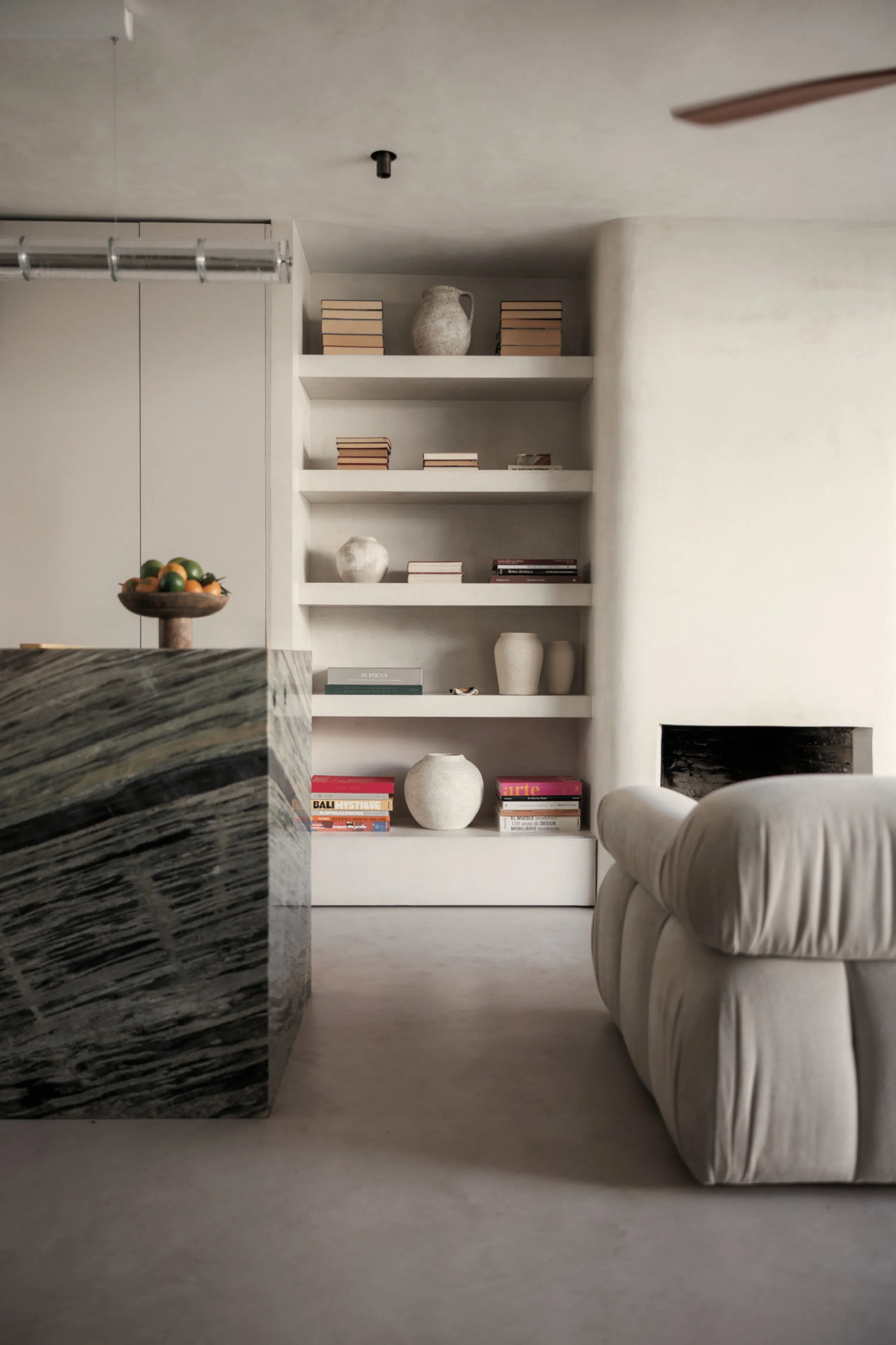 Discover this beautifully renovated townhouse in El Naranjal, one of the most charming and sought-after residential complexes in Nueva Andalucía.