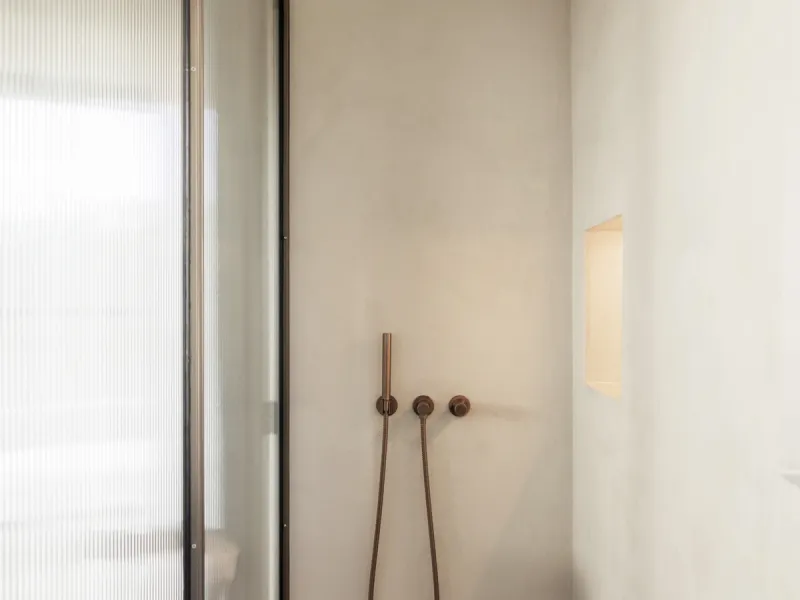 Discover this beautifully renovated townhouse in El Naranjal, one of the most charming and sought-after residential complexes in Nueva Andalucía.