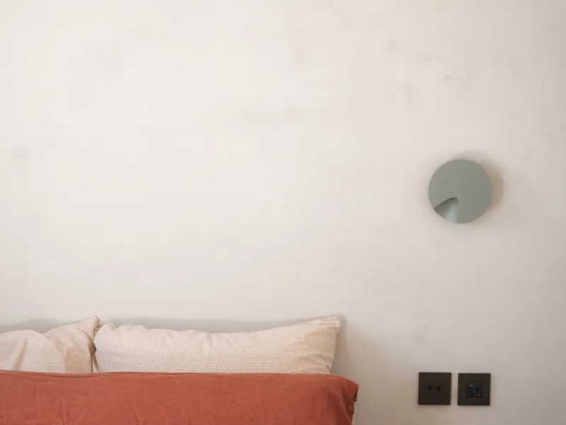 Discover this beautifully renovated townhouse in El Naranjal, one of the most charming and sought-after residential complexes in Nueva Andalucía.
