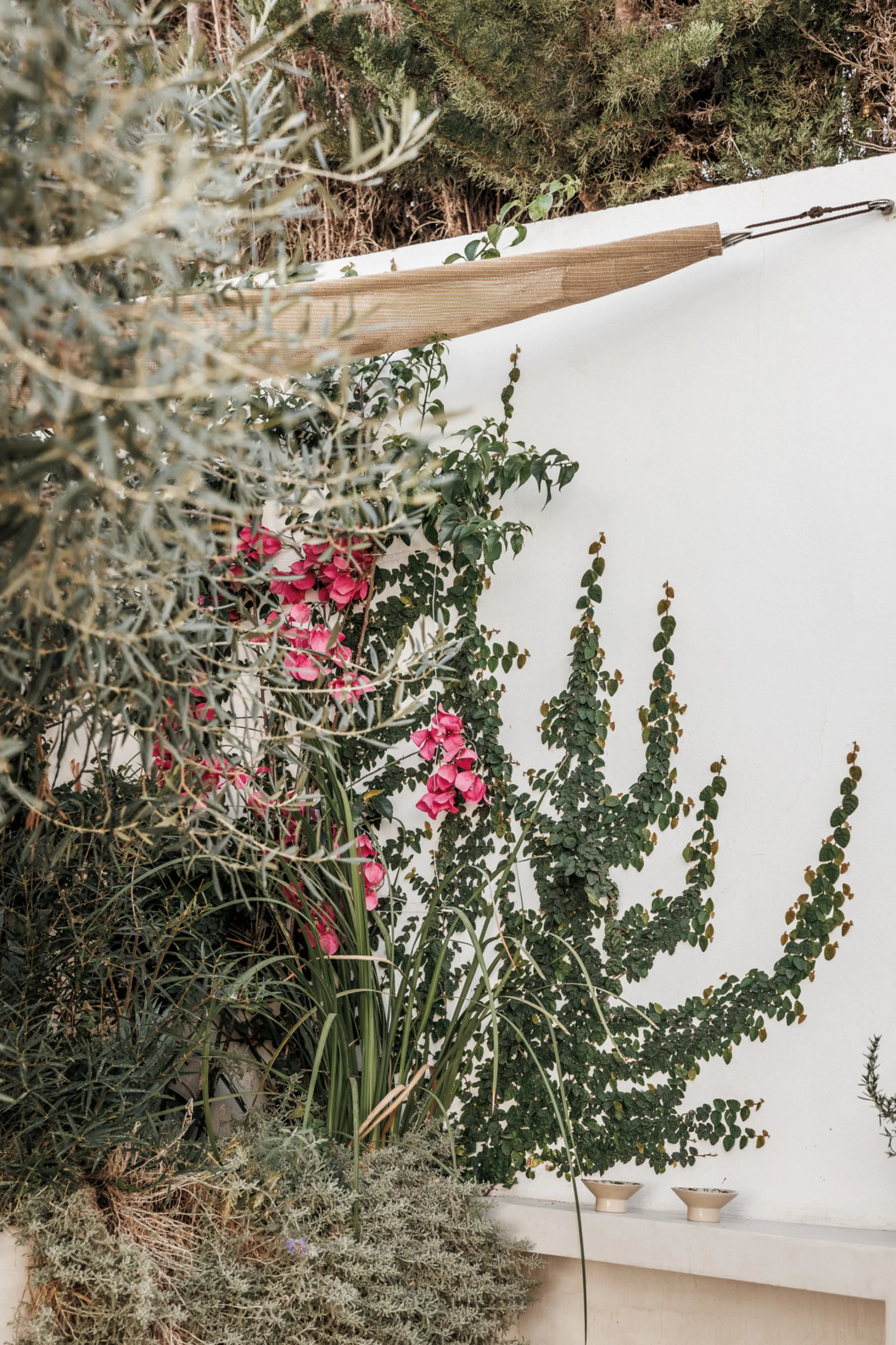 Discover this beautifully renovated townhouse in El Naranjal, one of the most charming and sought-after residential complexes in Nueva Andalucía.