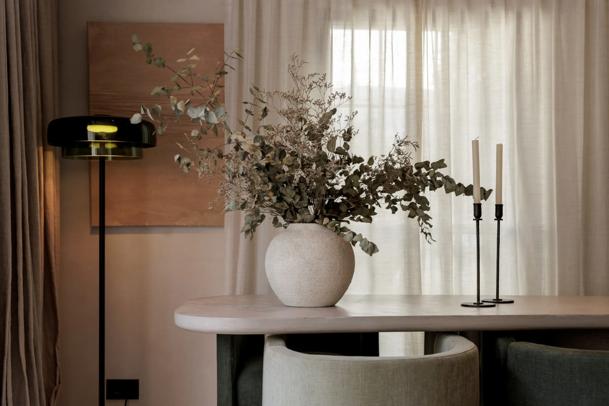 Discover this beautifully renovated townhouse in El Naranjal, one of the most charming and sought-after residential complexes in Nueva Andalucía.