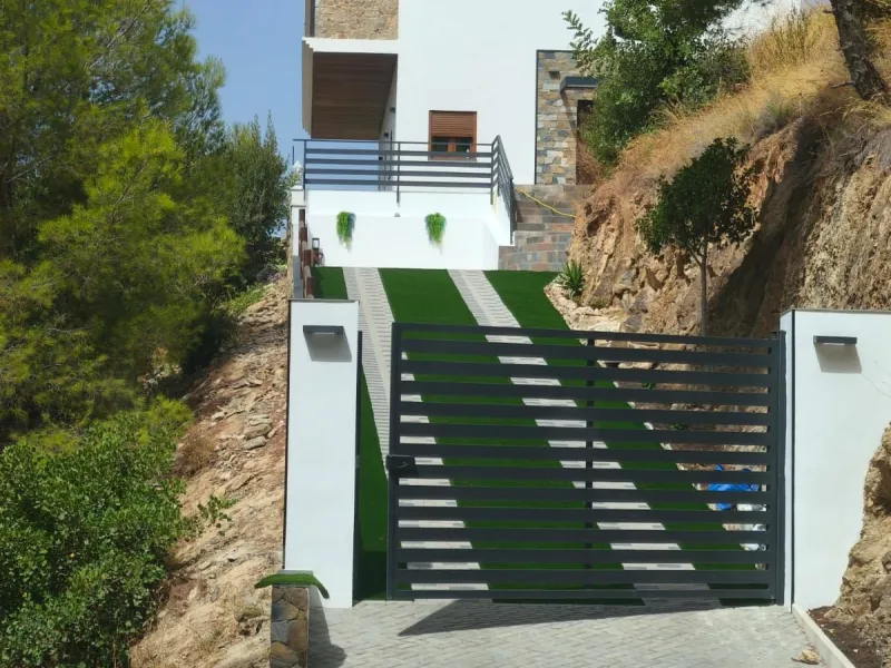 House - Detached Villa в продаже в Málaga, Málaga. В доме 6 спален и 2 ванных комнат. Площадь дома 200 м². Площадь участка 1823 м²