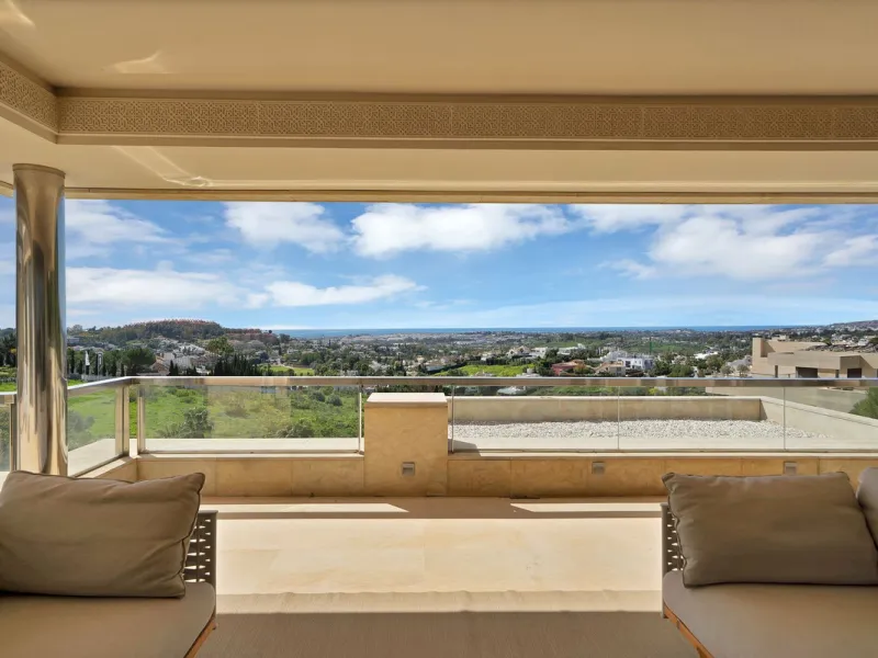 Stunning 3-Bedroom Apartment with Panoramic Views.